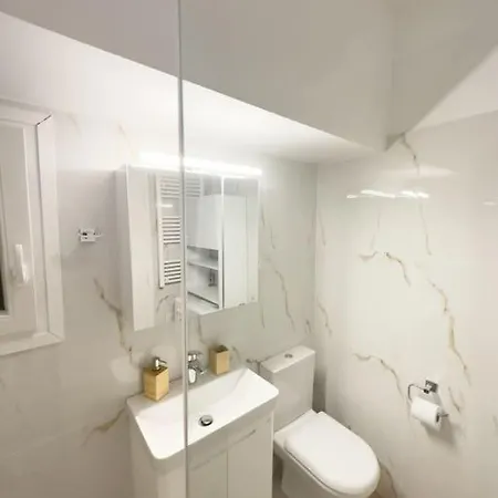 Petite Retreat In Kolonaki, /netflix * Athén