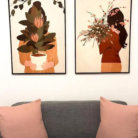 Petite Retreat In Kolonaki, /netflix