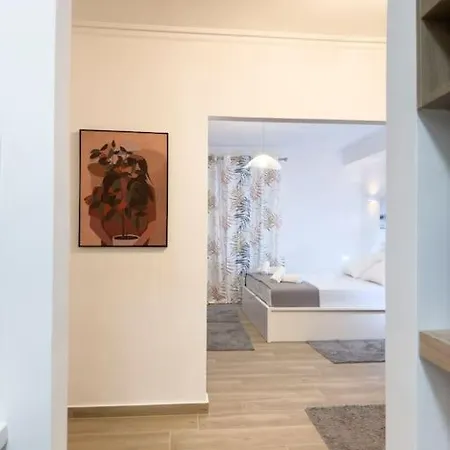 Petite Retreat In Kolonaki, /netflix